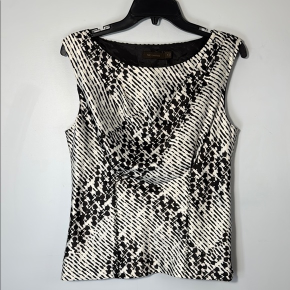 The Limited Tops - The Limited Top Black and White Fitted‎ Sleeveless Tank in Size M  NWT